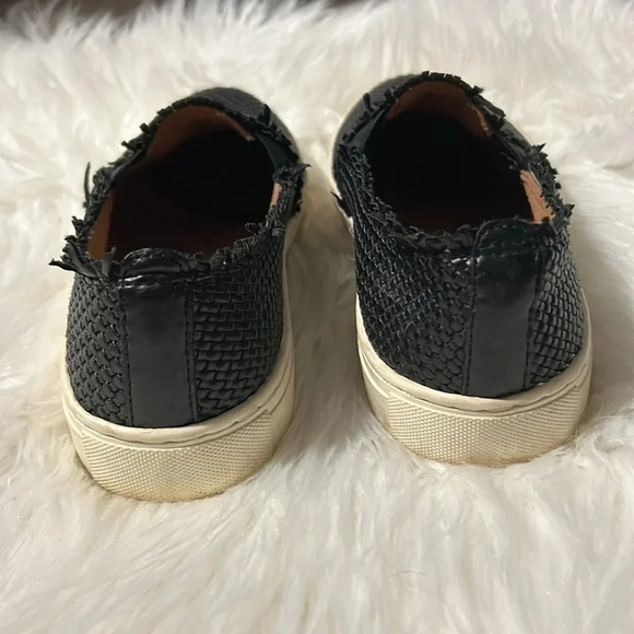 Indigo rd. Black Woven Slip On sneaker shoe Size 6 - Picture 5 of 9